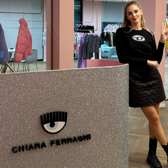 CHIARA FERRAGNI BRAND OFFICE IN MILAN - Complete furnishing of the new office and exhibition space, with...