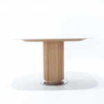 Table EMILIE avec tonneau 160x85 cm calacatta oro plateau en céramique effet marbre et base en frêne