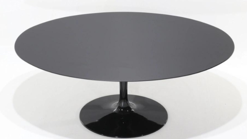 Stół skrzydłowy z czarnego laminatu w płynie