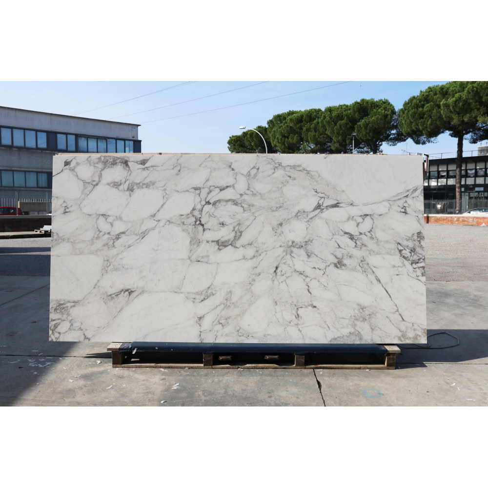 Ceramic slab with Arabescato marble effect