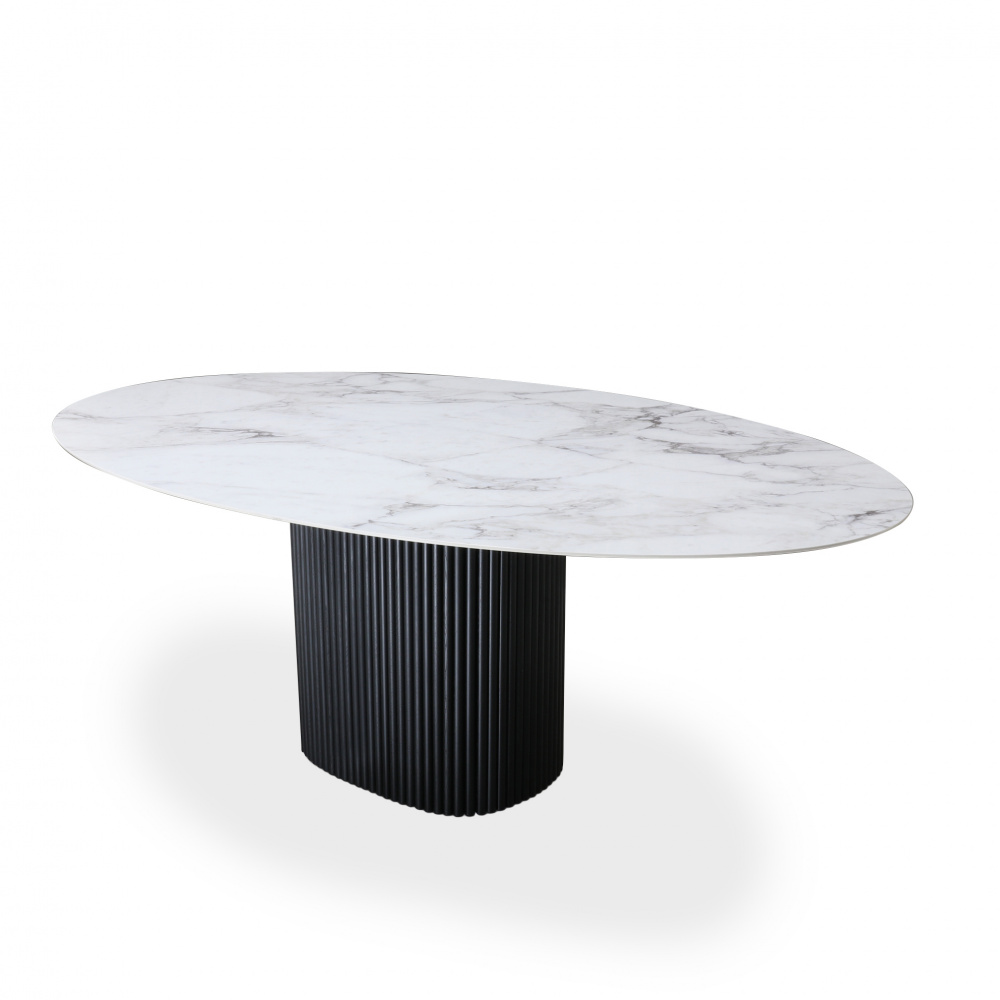 Table MILLERIGHE avec base en bois et plateau ovale en céramique effet marbre arabesque mesurant 140x80 cm