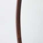 SPECCHIO MOAI con forma irregolare e cornice in legno massello