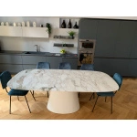 Table BEATRICE avec plateau en marbre Calacatta or fût 220x110 cm et base blanche