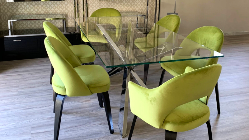 Nido Table and Esse Chairs