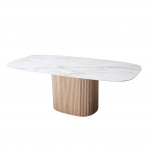Mesa MILLERIGHE con base de madera y tapa en forma de barril en cerámica efecto mármol calacatta oro de 180x90 cm