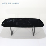 Tavolo ROCK ONE con piano a botte 220x110 cm in marmo nero guinea e base in metallo laccata nera