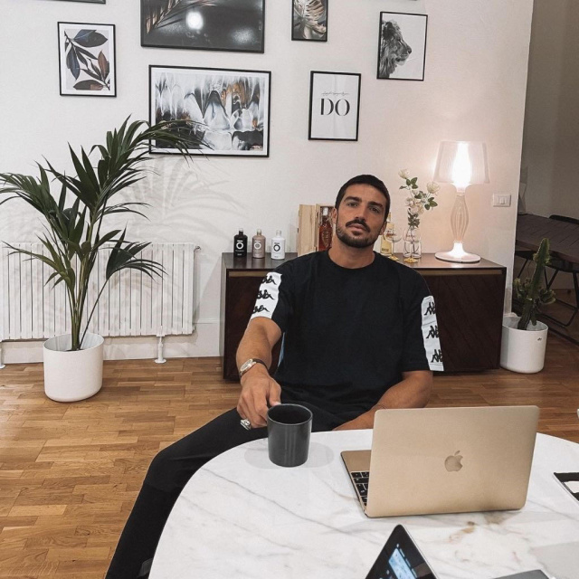 MARIANO DI VAIO'S MDV CREW AGENCY OFFICE IN MILAN - Mariano Di Vaio chose Ibfor to furnish his office...