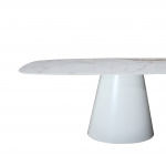 Table BEATRICE avec plateau tonneau en céramique effet marbre statuaire mesurant 200x110 cm et base centrale blanche