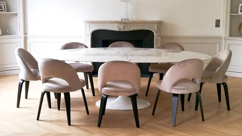 Wing Table and Esse Chairs  –  Ibfor