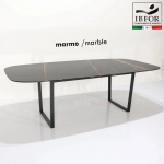 ROCK ONE Tisch mit 220x110 cm Laufplatte aus schwarzem Guinea Marmor und schwarz lackiertem Metallfuß