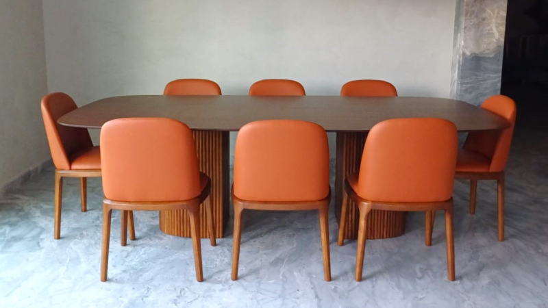 Tisch Sydney Nussbaum gefärbt und Stühle Gemma