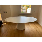 BEATRICE ROUND OR OVAL TABLE IN LIQUID LAMINATE