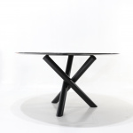Stół INTRECCIO z wysuwanym blatem ceramicznym z efektem marmuru calacatta o średnicy 120 cm i czarnej metalowej podstawie